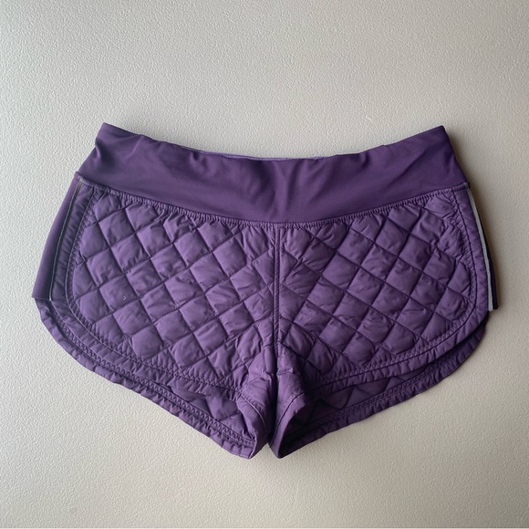 Lululemon Hot Cheeks Short - Picture 1 of 6